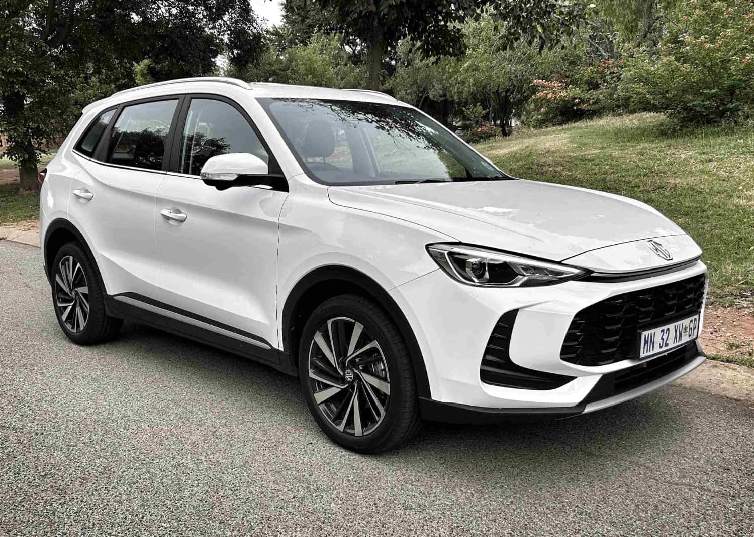 mg-zs-pro-front.jpg